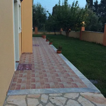 Apartament Ballas Paradise Messonette *